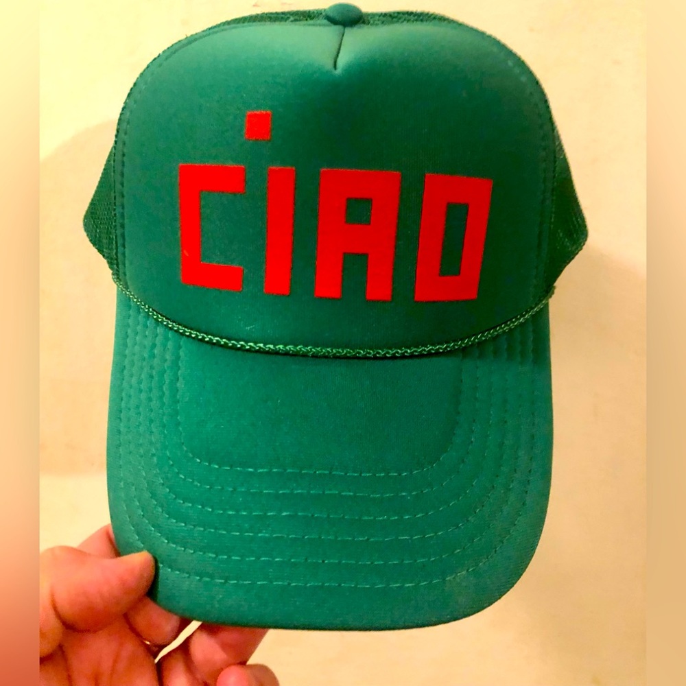 🎊 NWOT! CLARE V “CIAO” GREEN & RED TRUCKER HAT! 😍